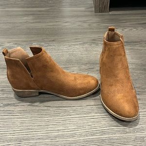 BROWN SUEDE BOOTIES - 7.5